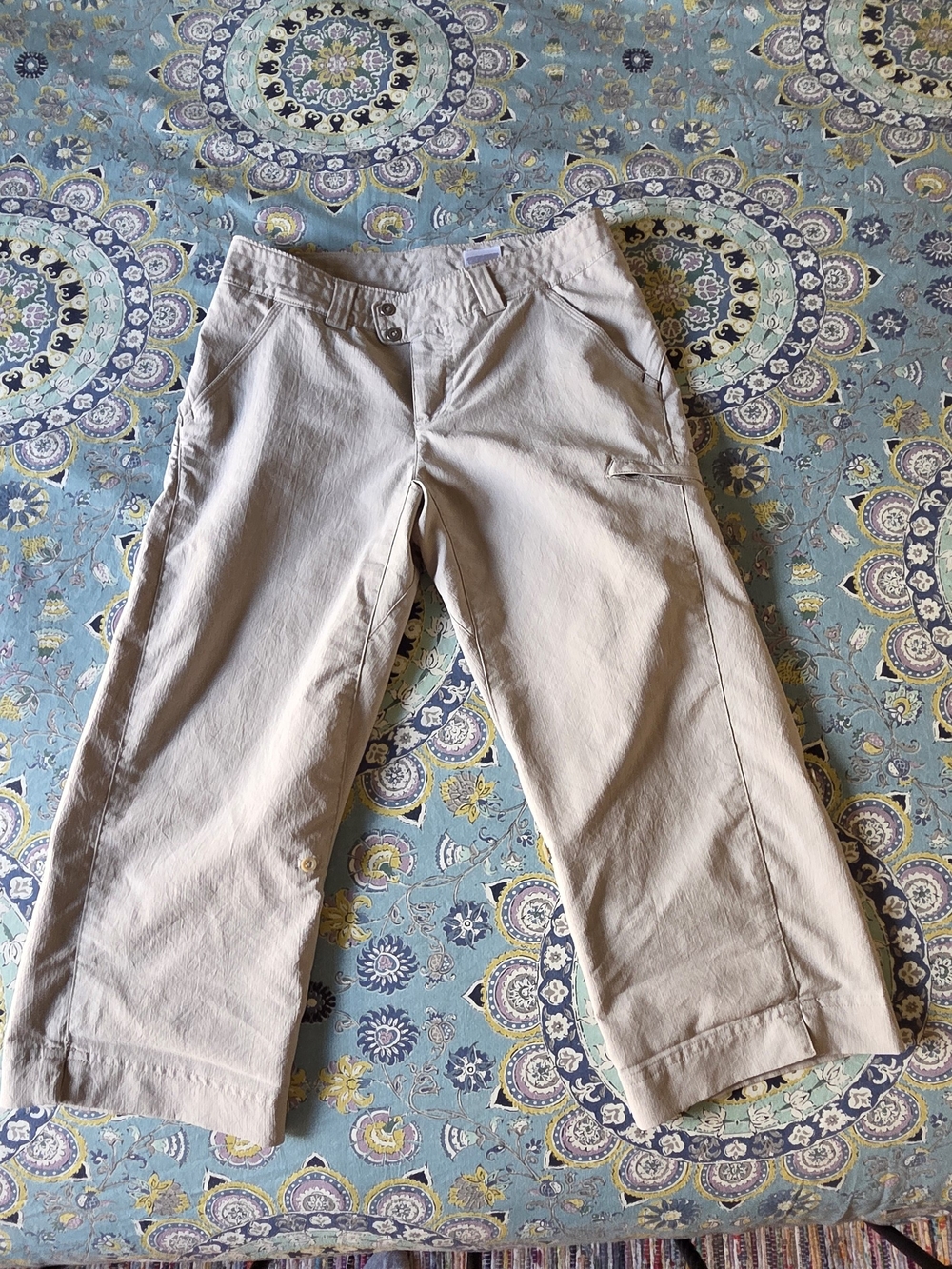 Columbia Beige Women's Size 6 Cargo Capri Pants